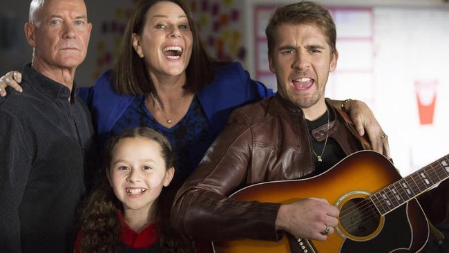 Hugh Sheridan Hits The Right Note On New Season Of House Husbands Daily Telegraph