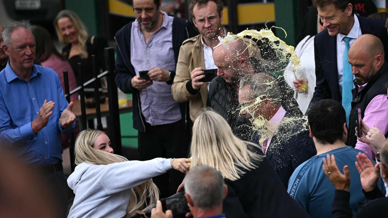 Some bystanders could be seen laughing at the stunt. (Photo by Ben Stansall / AFP)