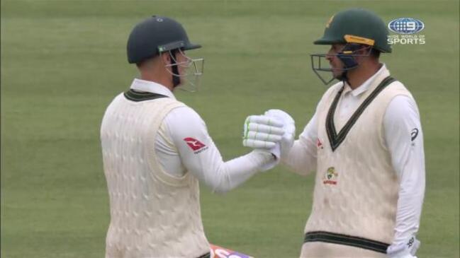 Khawaja & Warner batter for 17 boundaries