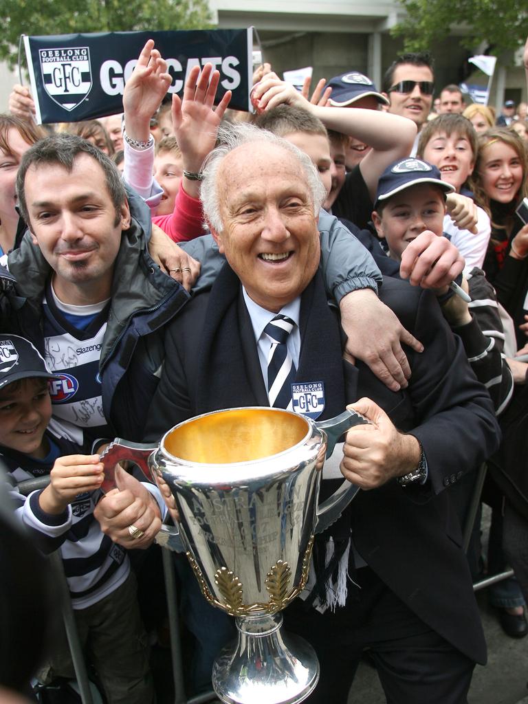 Frank Costa death: 'King of Geelong' to leave lasting ...