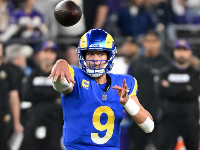 GLENDALE, ARIZONA - JANUARY 13: Matthew Stafford #9 of the Los Angeles Rams throws a pass during the first quarter against the Minnesota Vikings during the NFC Wild Card Playoff at State Farm Stadium on January 13, 2025 in Glendale, Arizona.   Norm Hall/Getty Images/AFP (Photo by Norm Hall / GETTY IMAGES NORTH AMERICA / Getty Images via AFP)