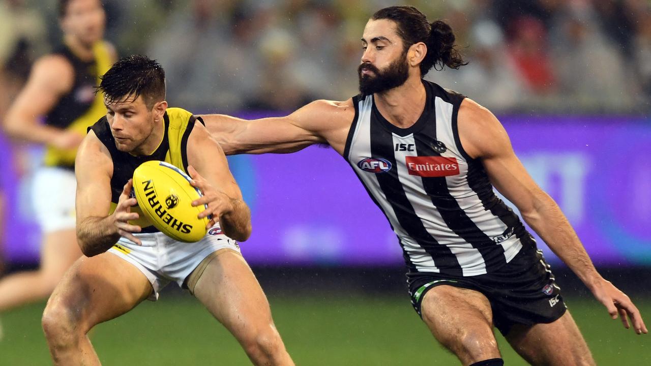 Trent Cotchin battles with Brodie Grundy early in Round 19’s Collingwood v Richmond clash. (AAP Image/Julian Smith)