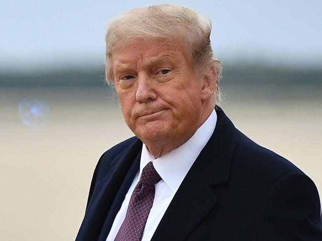 US President Donald Trump gives a thumbs up as he steps off Air Force One upon arrival at Andrews Air Force Base in Maryland on October 1, 2020. - The president returned to Washington, DC after attending a fundraiser in Bedminster, New Jersey. (Photo by MANDEL NGAN / AFP)