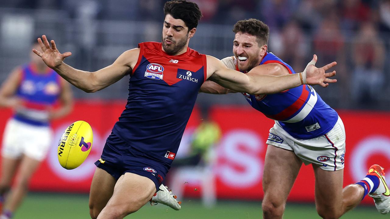 The experts are leaning towards Melbourne in their grand final rematch with the Western Bulldogs.