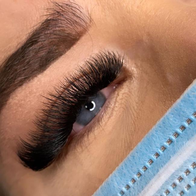 Up close &amp; personal with a fresh set of 5D lashes.