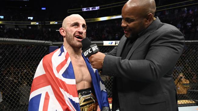 LAS VEGAS, NEVADA - SEPTEMBER 25: Alexander Volkanovski of Australia is interviewed by Daniel Cormier after his UFC featherweight championship fight during the UFC 266 event on September 25, 2021 in Las Vegas, Nevada. (Photo by Jeff Bottari/Zuffa LLC)