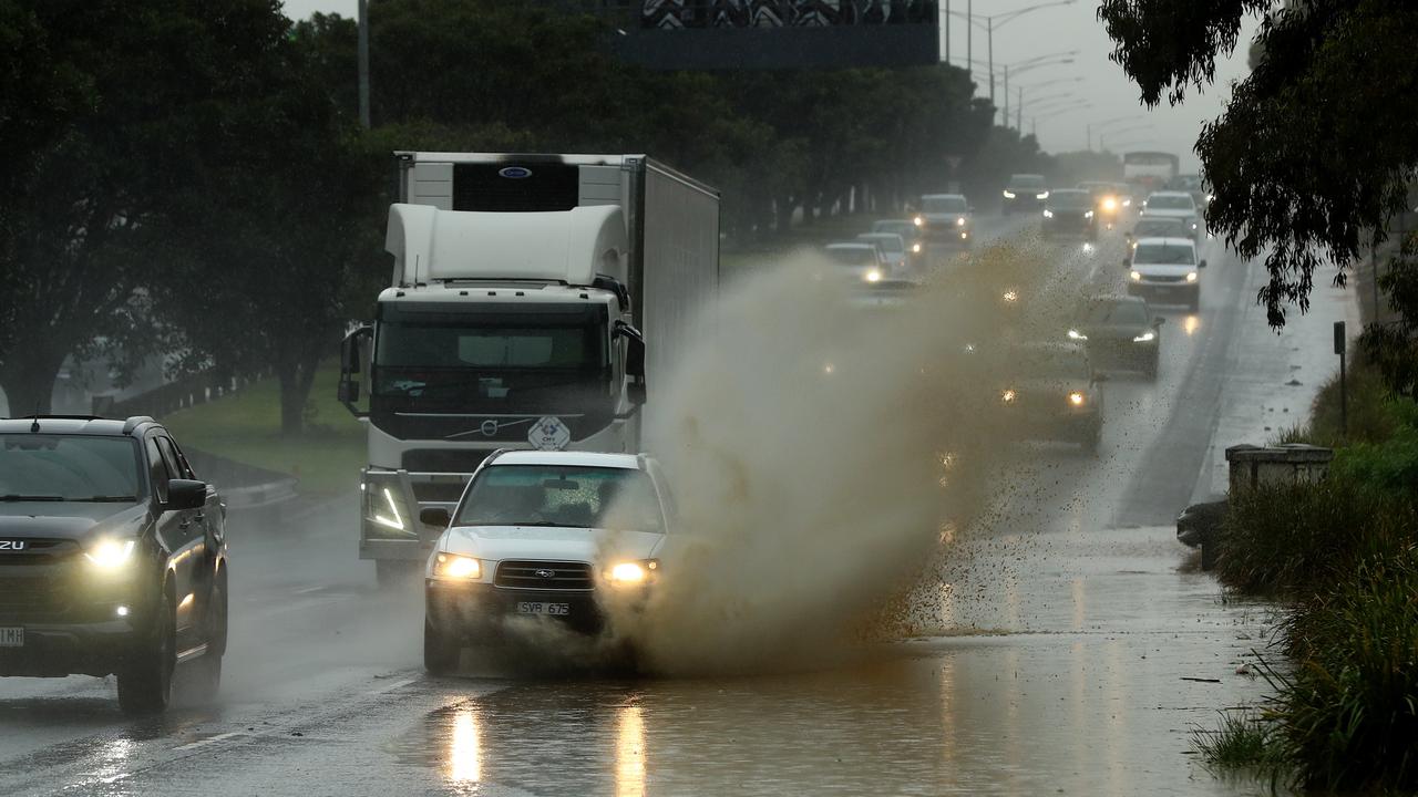 Flooding on Melbourne Rd. Picture: Alison Wynd