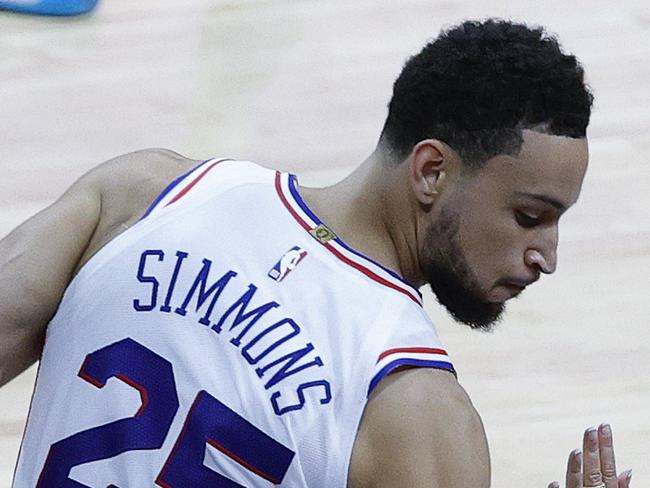 PHILADELPHIA, PENNSYLVANIA - JUNE 20: Ben Simmons #25 of the Philadelphia 76ers bumps into fans during the fourth quarter during Game Seven of the Eastern Conference Semifinals against the Atlanta Hawks at Wells Fargo Center on June 20, 2021 in Philadelphia, Pennsylvania. NOTE TO USER: User expressly acknowledges and agrees that, by downloading and or using this photograph, User is consenting to the terms and conditions of the Getty Images License Agreement.   Tim Nwachukwu/Getty Images/AFP == FOR NEWSPAPERS, INTERNET, TELCOS & TELEVISION USE ONLY ==