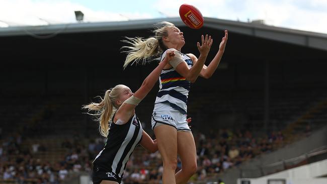 Geelong’s Phoebe McWilliams attempts to mark in front of Collingwood’s Lauren Butler during their Round 2 clash on February 6, 2021 in Melbourne.