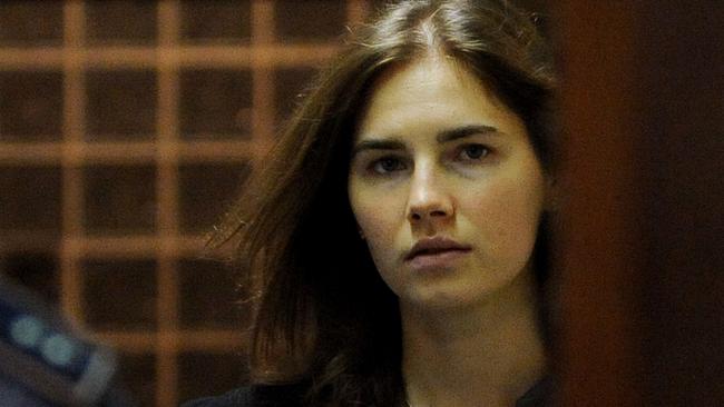 (FILES) - A file picture shows Amanda Knox (R), US national accused of the 2007 murder of her housemate Meredith Kercher arriving at the court during the resumption of her appeal trial in Perugia on September 30, 2011. Italy's highest court of appeal overturned the acquittal of US student Amanda Knox on and ordered a retrial over the murder of her British housemate, according to media reports on March 27, 2013. Knox and her Italian former boyfriend Raffaele Sollecito -- originally sentenced to 26 and 25 years in prison for killing and sexually assaulting Meredith Kercher in 2007 -- were acquitted on appeal in 2011 after four years in prison. Both now face a retrial. AFP PHOTO/TIZIANA FABI