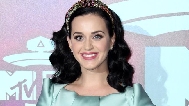 Does Katy Perry really get people to cut up her fruit?