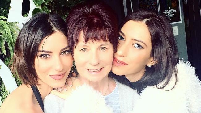 The Veronicas’ Jess and Lisa Origliasso with their mum, Colleen. Picture: Instagram @lisa_veronica