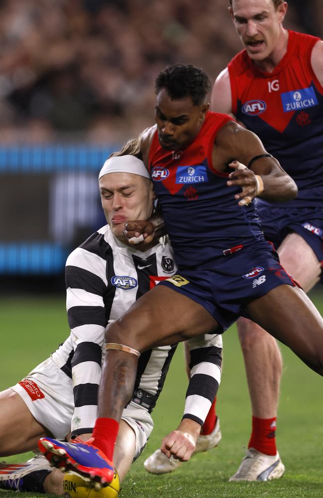 Kysaiah Pickett collects Darcy Moore. Picture: Darrian Traynor/Getty Images