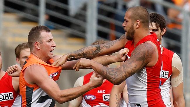 SYDNEY, AUSTRALIA - SEPTEMBER 10: Lance Franklin of the Swans and Steve Johnson of the Giants clash at the quarter time break during the 2016 AFL First Qualifying Final match between the Sydney Swans and the GWS Giants at ANZ Stadium on September 10, 2016 in Sydney, Australia. (Photo by Michael Willson/AFL Media/Getty Images)