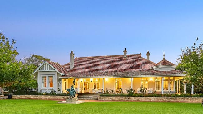 Paul and Zara Holmes a Court paid $20.1m for this property at Peppermint Grove.