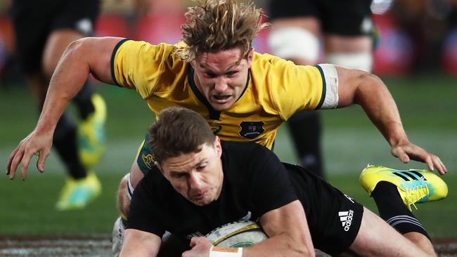 ***BESTPIX*** SYDNEY, AUSTRALIA - AUGUST 18:  Beauden Barrett of the All Blacks is tackled by Michael Hooper of the Wallabies during The Rugby Championship Bledisloe Cup match between the Australian Wallabies and the New Zealand All Blacks at ANZ Stadium on August 18, 2018 in Sydney, Australia.  (Photo by Matt King/Getty Images)