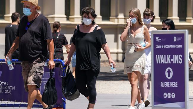 MELBOURNE, AUSTRALIA - NewsWire Photos 23 JANUARY 2022 : People line up for their booster vaccination at the Royal Exhibition Building as the omicron covid-19 variant spreads throughout Australia. Picture : NCA NewsWire / Ian Currie