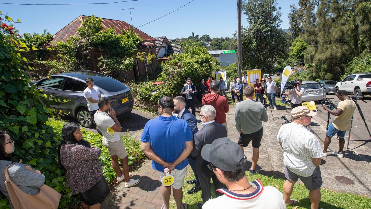 There was a crowd at the auction. Picture: Julian Andrews