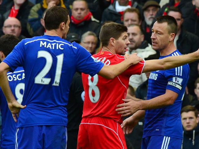 Liverpool's English midfielder Steven Gerrard (C) remonstrates with Chelsea players including Chelsea's English defender John Terry (R) over a stoppage as Chelsea's Serbian defender Branislav Ivanovic receives attention on the pitch during the English Premier League football match between Liverpool and Chelsea at Anfield in Liverpool, north west England on November 8, 2014. AFP PHOTO / PAUL ELLIS RESTRICTED TO EDITORIAL USE. No use with unauthorized audio, video, data, fixture lists, club/league logos or “live” services. Online in-match use limited to 45 images, no video emulation. No use in betting, games or single club/league/player publications.