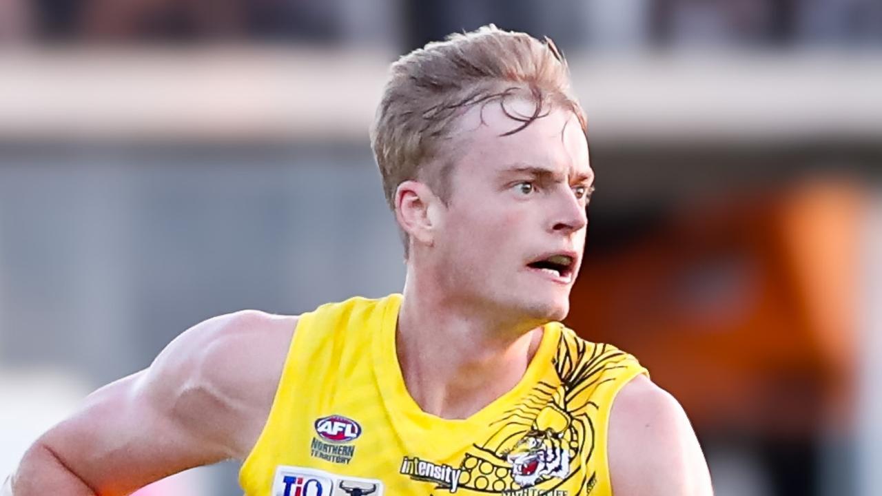 Lachlan Tardrew has been a great pickup for the Nightcliff Tigers for the 2023-24 NTFL season. Picture: Celina Whan / AFLNT Media