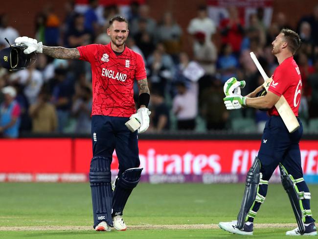 England's Captain Jos Buttler (R) and Alex Hales celebrate their win after the ICC men's Twenty20 World Cup 2022 semi-final cricket match between England and India at The Adelaide Oval on November 10, 2022 in Adelaide. (Photo by Surjeet Yadav / AFP) / IMAGE RESTRICTED TO EDITORIAL USE - STRICTLY NO COMMERCIAL USE