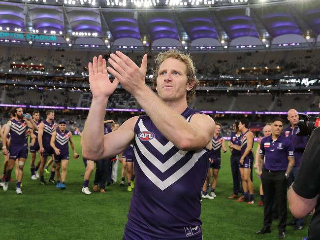 David Mundy of the Dockers acknowledges the crowd after the win against the Eagles.