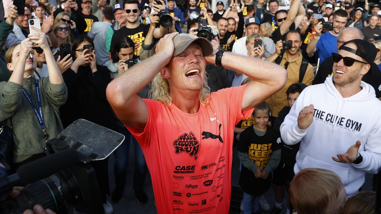 Nedd Brockmann arrive à Bondi après avoir parcouru 3800 km en 46 jours, récoltant 1,5 million de dollars pour une association caritative pour les sans-abri