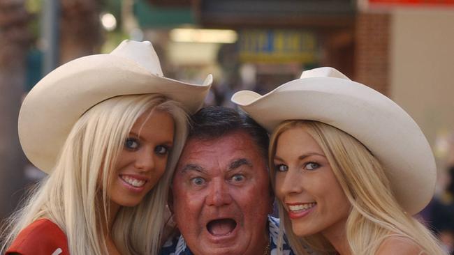 Brian 'Shep' Shepherd in Surfers Paradise with meter maids Sarah Godfrey 18, (left) and Bianca Turner 24, Picture: Paul Riley