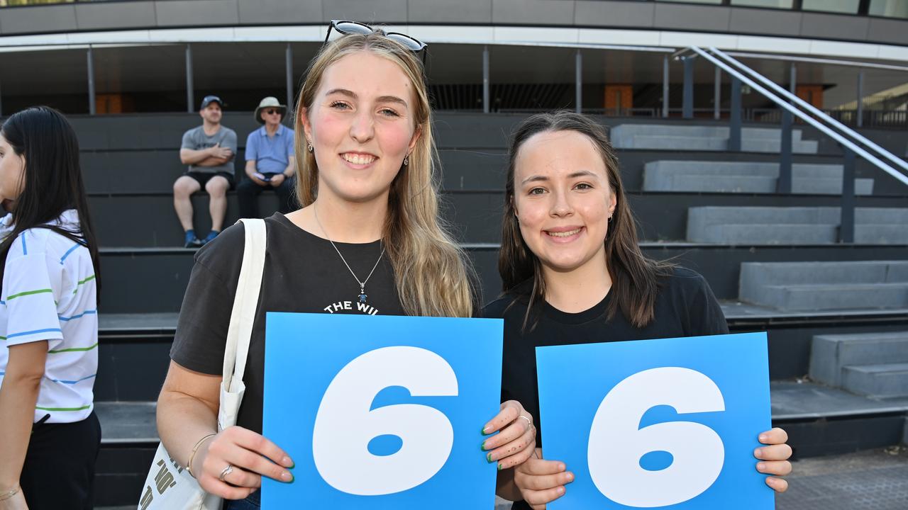 20/12/24. Gallery Big Bash - Adelaide Strikers v Melbourne Stars at Adelaide Oval. Picture: Keryn Stevens