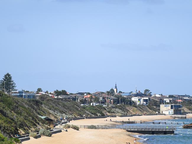 The final 3.2km of path along Melbourne’s foreshore from Mentone Life Saving Club to Mordialloc, has been ripping the community apart and been a bitter political issue for years in Kingston. PICTURE: PENNY STEPHENS 