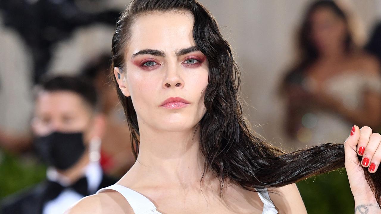 Cara Delevingne A No-show At Her Own Fashion Week Event With Karl 