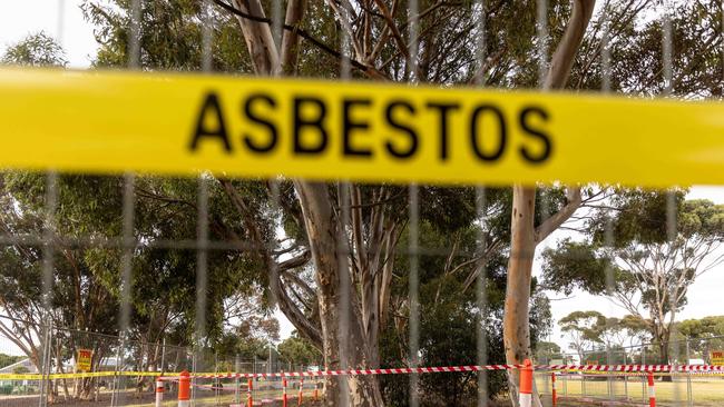 Local residents are concerned after warning signs and metal fencing appeared suddenly at Linear Park in Mascot last week. Picture: NewsWire / Diego Fedele