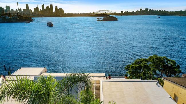 Edgewater enjoys a 40m harbour frontage.