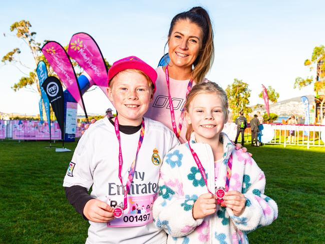 Mothers Day Classic at Bellerive on Sunday 14th May 2023.Annika Wilson and her children Fletcher and Lola Hevey.Picture: Linda Higginson