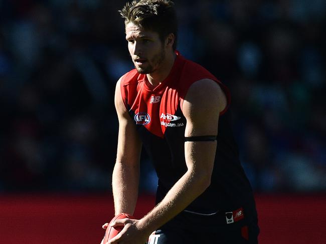 Jesse Hogan of the Demons takes a set shot during the Round 19 AFL match between the Melbourne Demons and the Gold Coast Suns at the MCG in Melbourne, Sunday, July 31, 2016. (AAP Image/Julian Smith) NO ARCHIVING, EDITORIAL USE ONLY