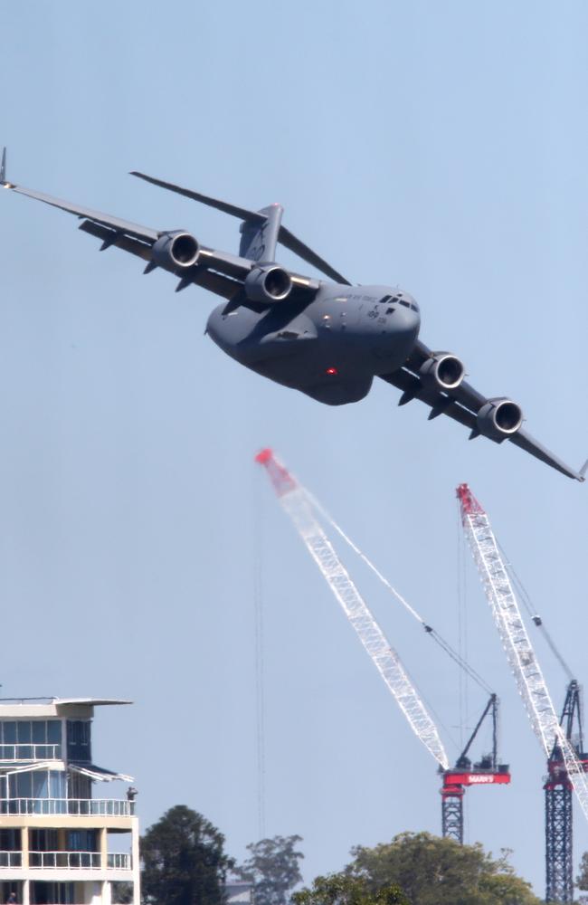 The RAAF C-17 Globemaster flying over Brisbane (from the Emporium Hotel) in preparation for its Riverfire Festival display this Saturday - Photo Steve Pohlner