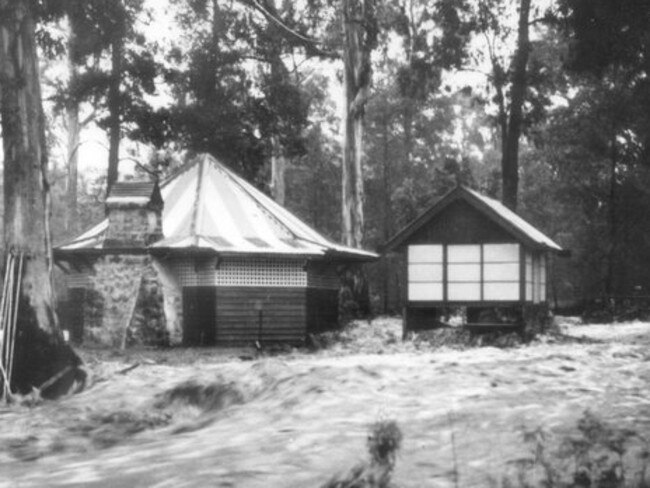 Melbourne Zoo turned into a river during the 1934 floods. Picture: HWT Library.