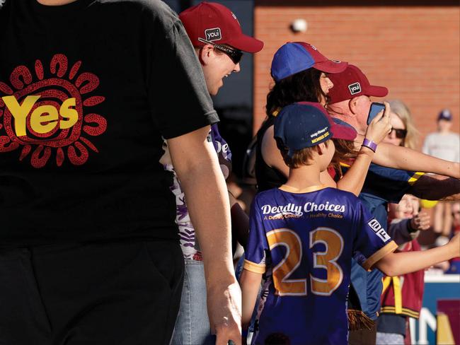 AFLW 2023: Brisbane Lions fans Yes T shirt