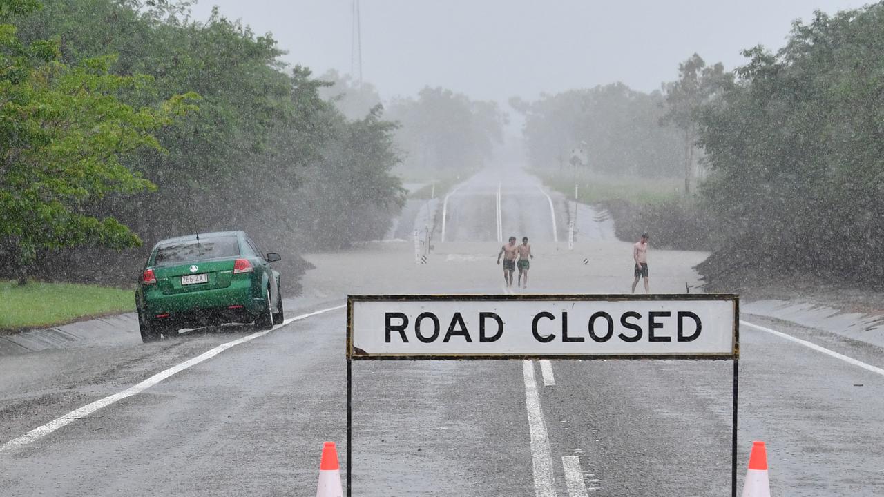 Wet weather in Townsville. Road closed at Allambie Lane, Kelso. Picture: Evan Morgan