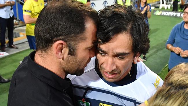 Smith has a word with Thurston at his mate’s final game. (AAP Image/Darren England)