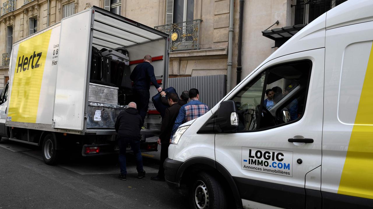 People unload luggage for Saudi Arabia's crown prince Prince Mohammed bin Salman's visiting delegation on April 4, 2018, near the Champs Elysee in Paris.  Saudi Arabia's crown prince Prince Mohammed bin Salman arrived in France on April 8, for the next leg of a global tour aimed at reshaping his kingdom's austere image as he pursues his drive to reform the conservative petrostate. / AFP PHOTO / Eric FEFERBERG