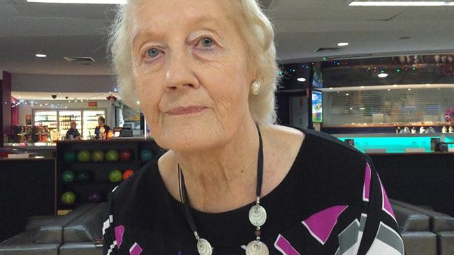 2015: 85 year old's impressive tenpin bowling skills