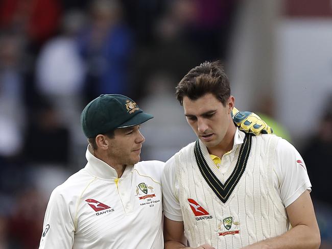 MANCHESTER, ENGLAND - SEPTEMBER 08: Tim Paine of Australia speaks with Pat Cummins of Australia during day five of the 4th Specsavers Test between England and Australia at Old Trafford on September 08, 2019 in Manchester, England. (Photo by Ryan Pierse/Getty Images)