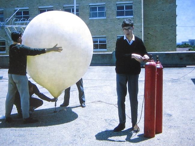 ‘L laughed at that’ ... Annie says what she saw was no weather balloon.