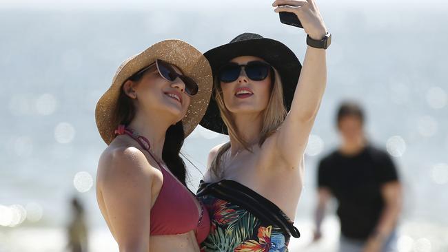 MELBOURNE, AUSTRALIA - NewsWire Photos JANUARY 10, 2020 : People take a selfie at St Kilda beach as the temperature rises across Melbourne. Picture : NCA NewsWire / Daniel Pockett