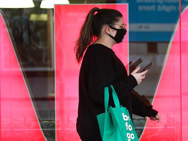 MELBOURNE , AUSTRALIA- NewsWire Photos, JULY 27 , 2020 - The wearing of masks or face coverings  across Melbourne has become mandatory as the state of Victoria is gripped by a second wave of COVID-19. Picture : NCA NewsWire / Ian Currie