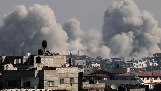 Smoke billows over Khan Yunis in the southern Gaza Strip on December 17, 2023. Tensions have flared around the world following the outbreak of war in Israel and Gaza following a Hamas attack on the Jewish state on October 7. Picture: Mahmud Hams / AFP