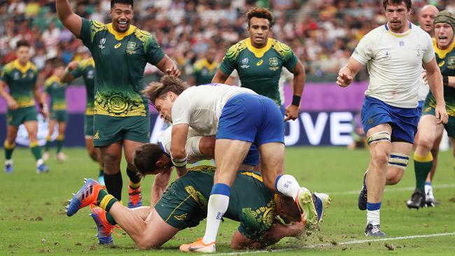 Slipper pulls off the unexpected — scoring a try. Photo: Photo: Dan Mullan/Getty Images