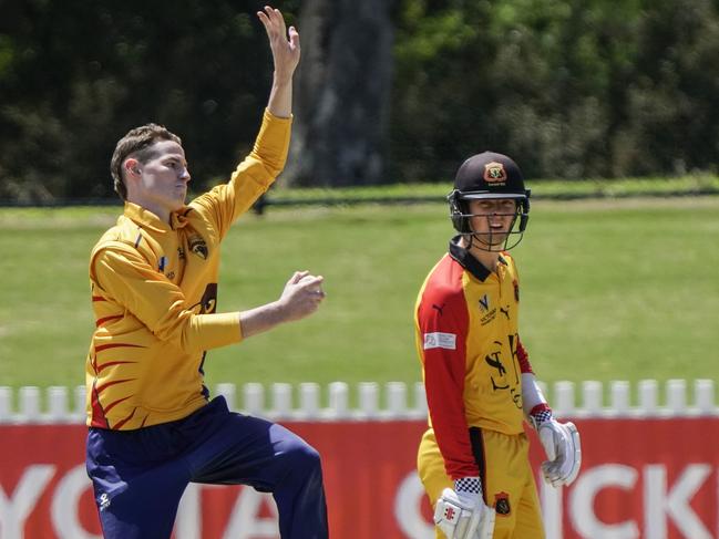 Premier: Matthew Vorbach steams in for Kingston Hawthorn. Picture: Valeriu Campan