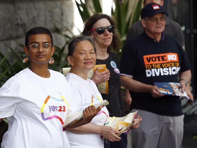 BRISBANE, AUSTRALIA - NewsWire Photos OCTOBER 3, 2023: ÃYESÃ an ÃNOÃ campaigners were outside handing out leaflets as members of the public voted at the Brisbane City Hall on the first day of early voting for the referendum. Picture: NCA NewsWire/Tertius Pickard